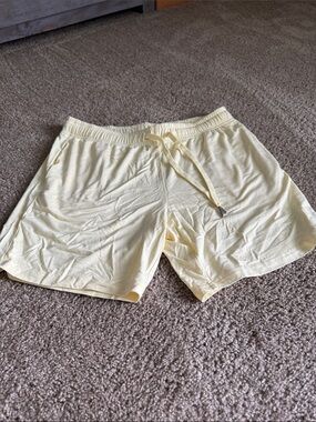 Women’s Comfrt cloud shorts size medium